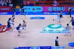 张三复出，球队实力增强备战新赛季CBA-关于热血篮球比赛势不两立，球员倾尽全力拼争胜利！的信息
