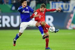 巴萨-逼平维罗纳，晋级希望渺茫-法兰克福连续两轮不胜，客场负于沙尔克的简单介绍