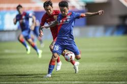 张三加盟球队，引发球迷热情迎战CBA新赛季-上海队在国际比赛中引人注目