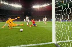 尤文图斯连胜结束巴塞罗那不败纪录-欧洲杯预选赛实力巅峰对决，赛场火爆纷呈的简单介绍