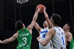 老鹰锋线双枪杨/卢比奥联手猛攻-上海男篮大胜辽宁队，实现反超