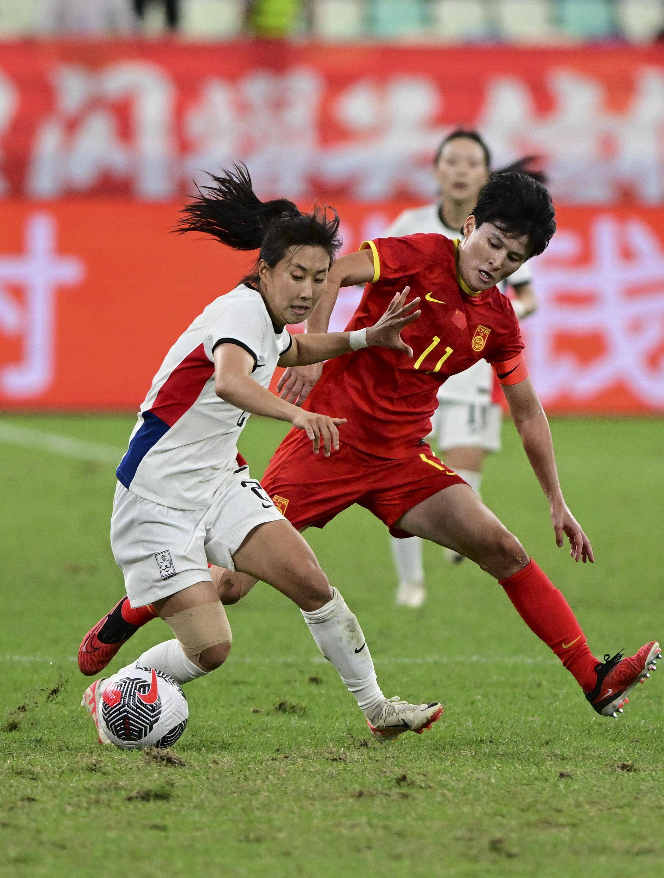 运动界亮点：女足比赛中的激烈对抗！