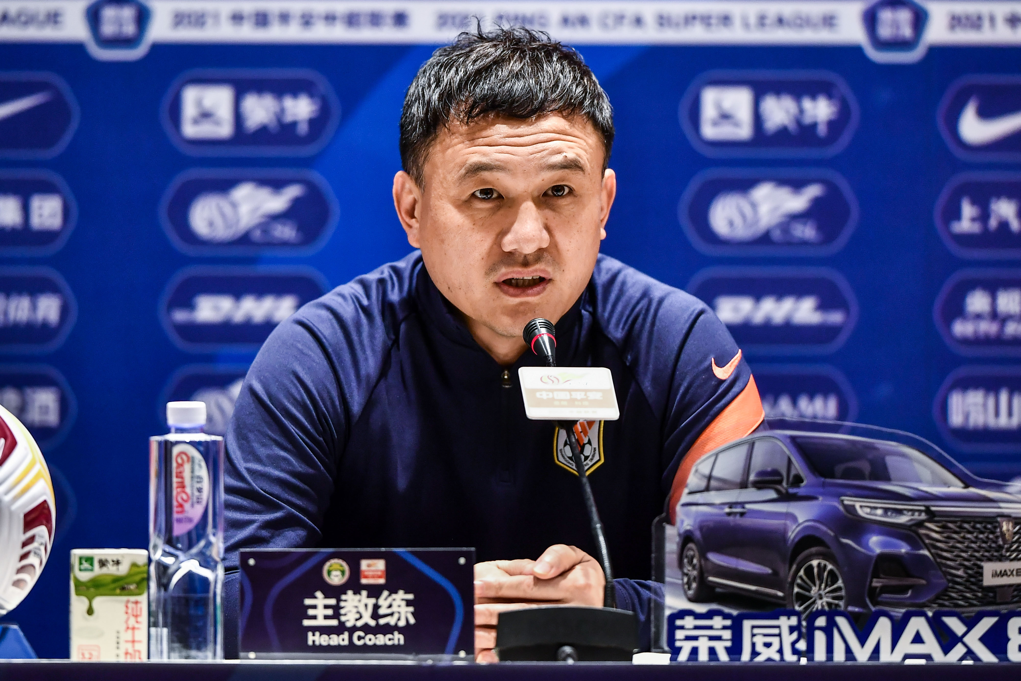 前国米队长加盟中甲球队成为球员兼教练