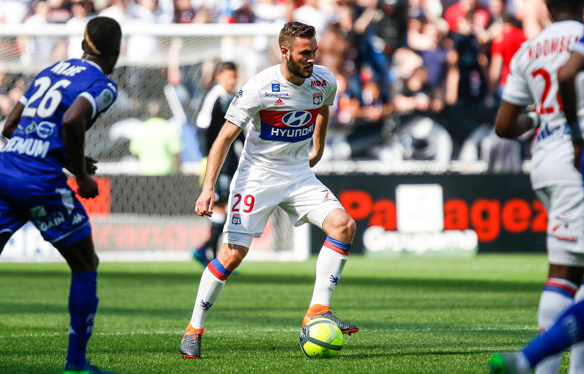 亚眠小胜里昂,保级形势有所好转 亚眠小胜里昂,保级形势有所好转