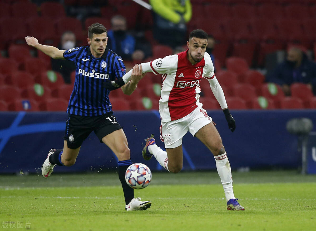 阿贾克斯惊险晋级，出现奇迹战绩