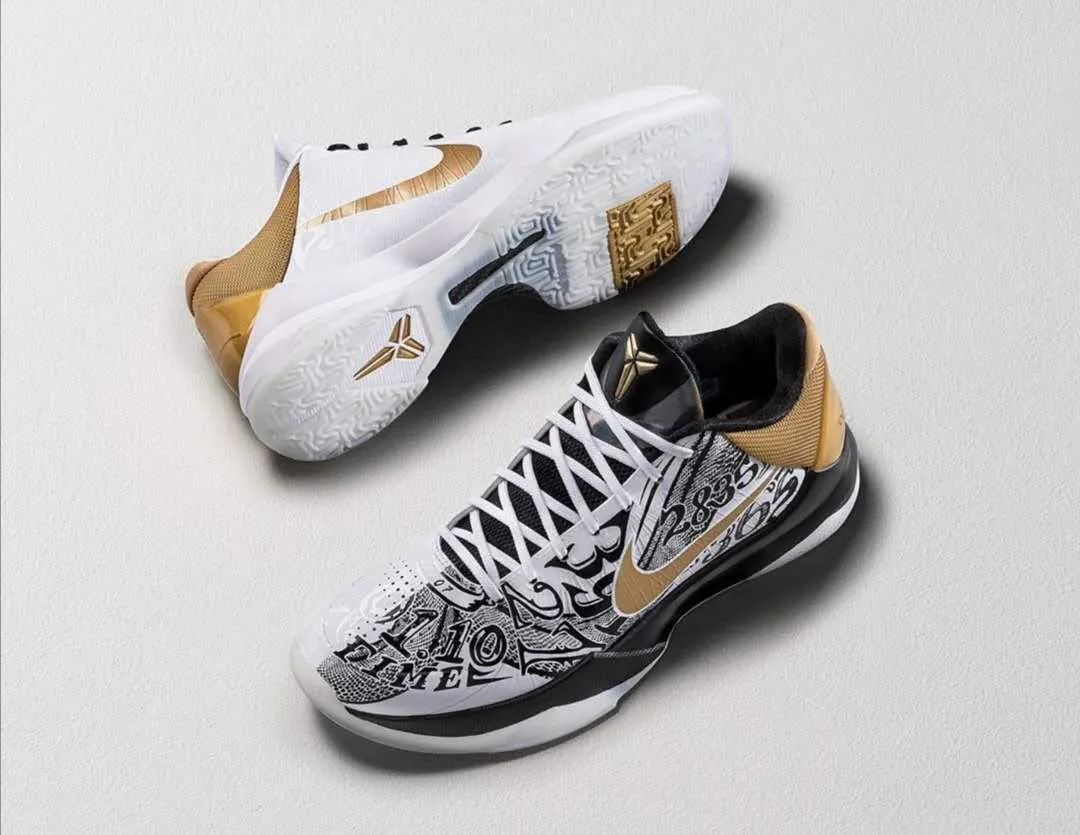 智利球员致敬传奇,誓将荣誉传承下去的简单介绍 智利球员致敬传奇,誓将荣誉传承下去的简单介绍